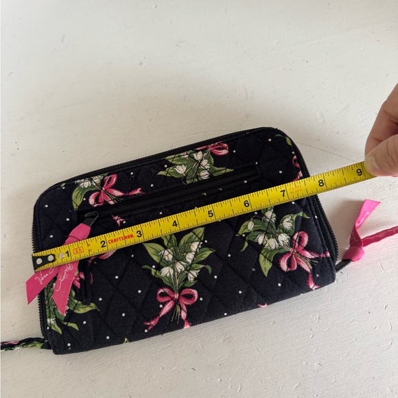 Vera Bradley New Hope floral bouquet wallet wristlet - Picture 8 of 8